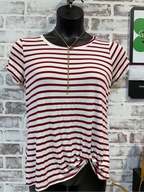 Green Envelope Short-Sleeve Knot-Front Striped Tee in White and Burgundy